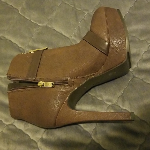 Platform booties - Picture 7 of 8